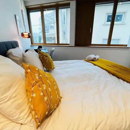 Beautiful One Bedroom W Balcony&parking-bel135 *