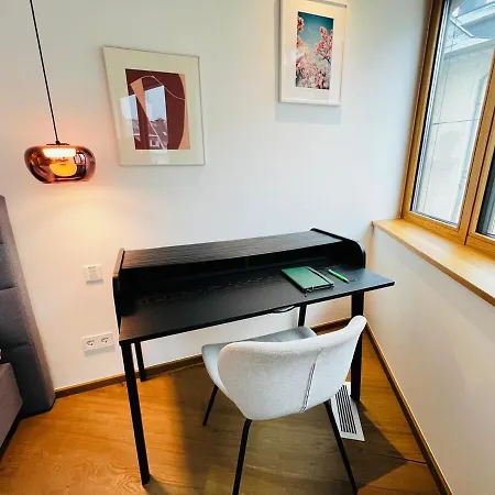 Beautiful One Bedroom W Balcony&parking-bel135 *