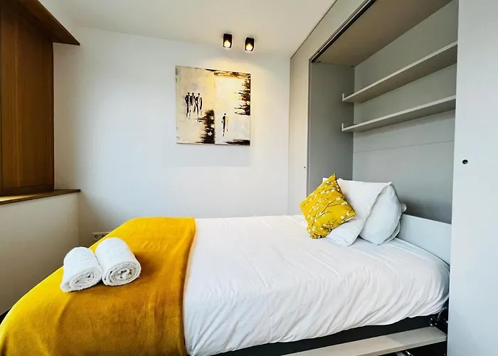 Apartment Beautiful One Bedroom W Balcony&parking-bel135