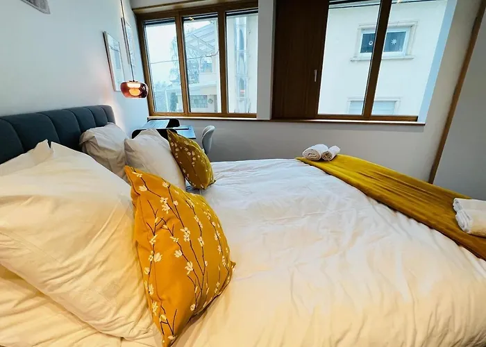 Beautiful One Bedroom W Balcony&parking-bel135 *