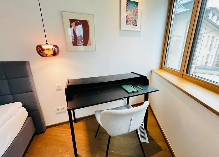 Beautiful One Bedroom W Balcony&parking-bel135 *